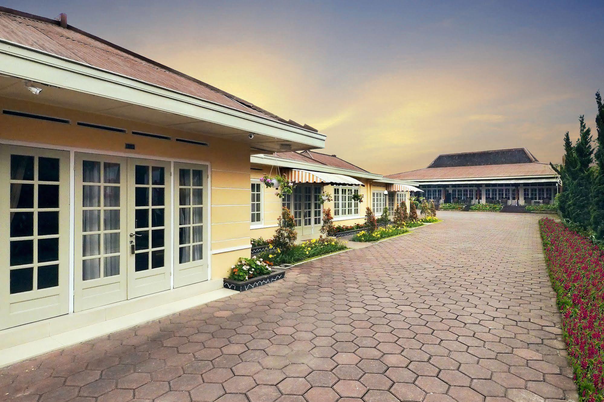 Hotel Indah Palace Tawangmangu Dış mekan fotoğraf